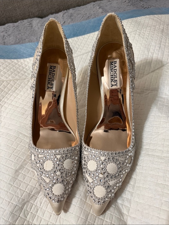 Badgley Mischka Shoes - Badgley Mischka Women's Ivory Embellished Pointed-Toe Pumps